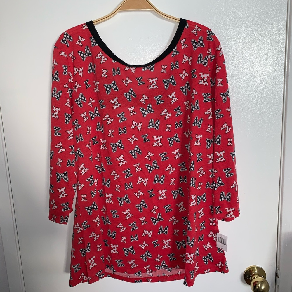 NEW DisneyParks Minnie’s bow shirt is a XXL fits like an XL